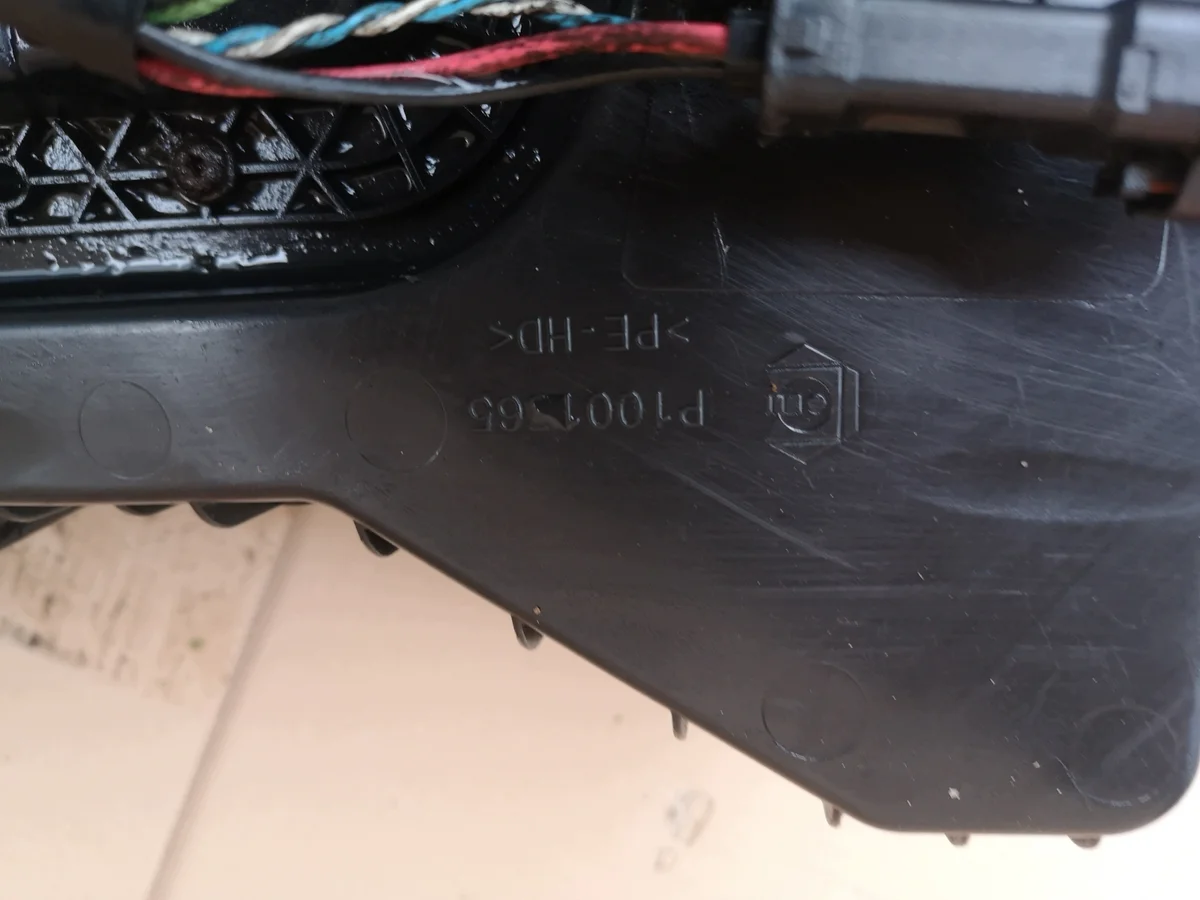 AdBlue Tank Citroen C4 Grand Picasso II 9818559280 image 6