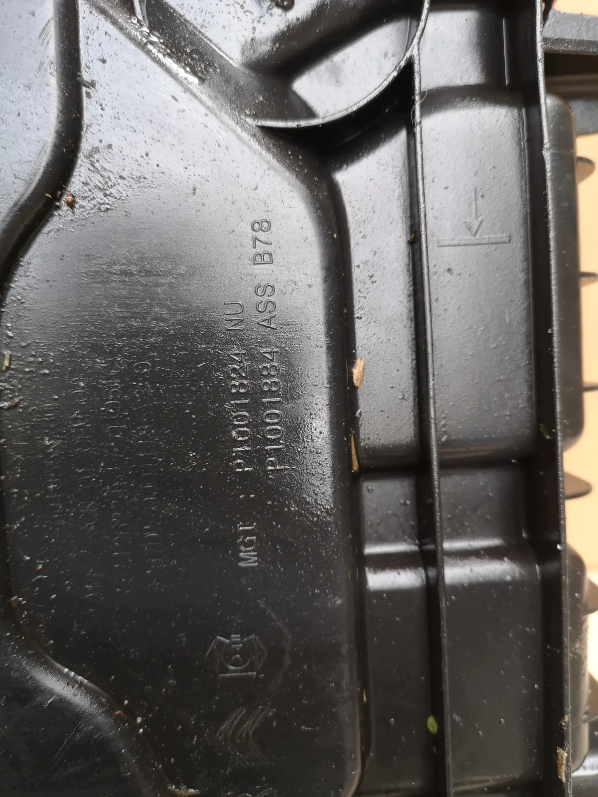 AdBlue Tank Citroen C4 Grand Picasso II 9818559280 image 9