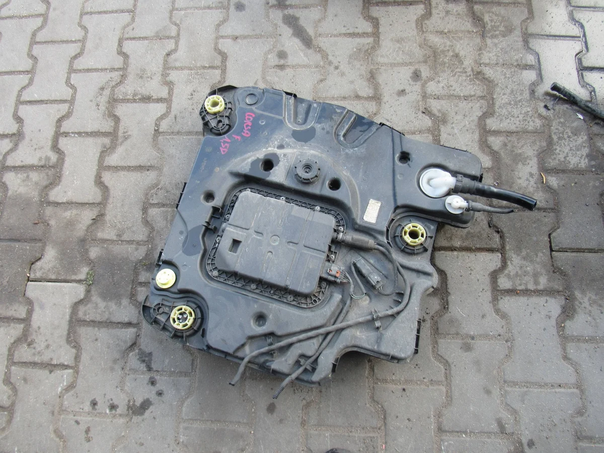 AdBlue-tank Opel Corsa F HWP8813