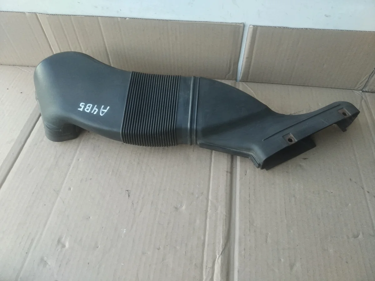 Audi A4 B5 Luftzufuhrrohr 058129617D
