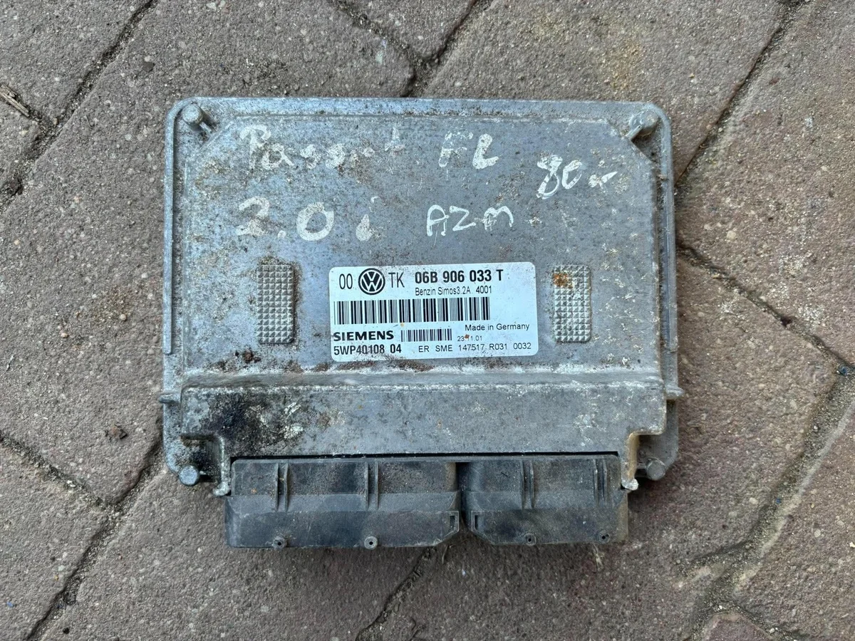 VW Passat B5 2.0 Benzine Motorregeleenheid 06B906033T