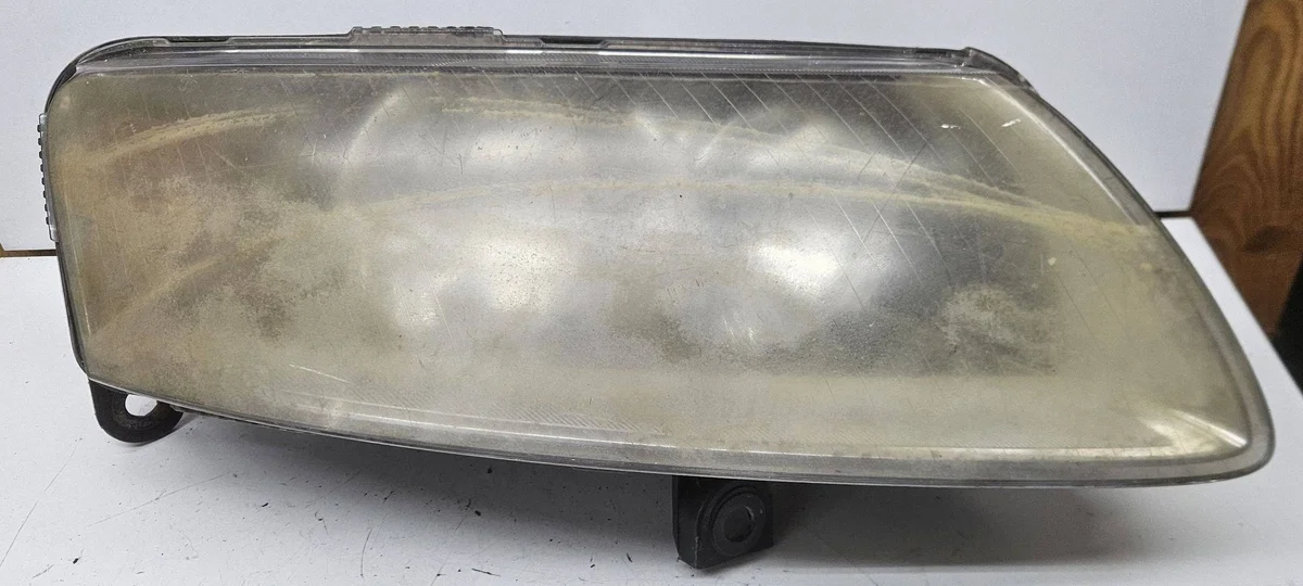Audi A6 C6 Strålkastare höger fram FOA13635