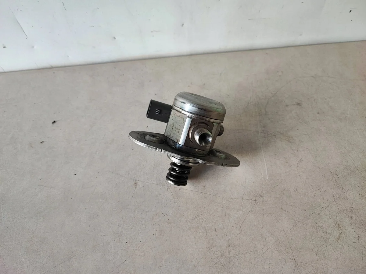 Bomba de alta pressão BMW 6 F06 7599865