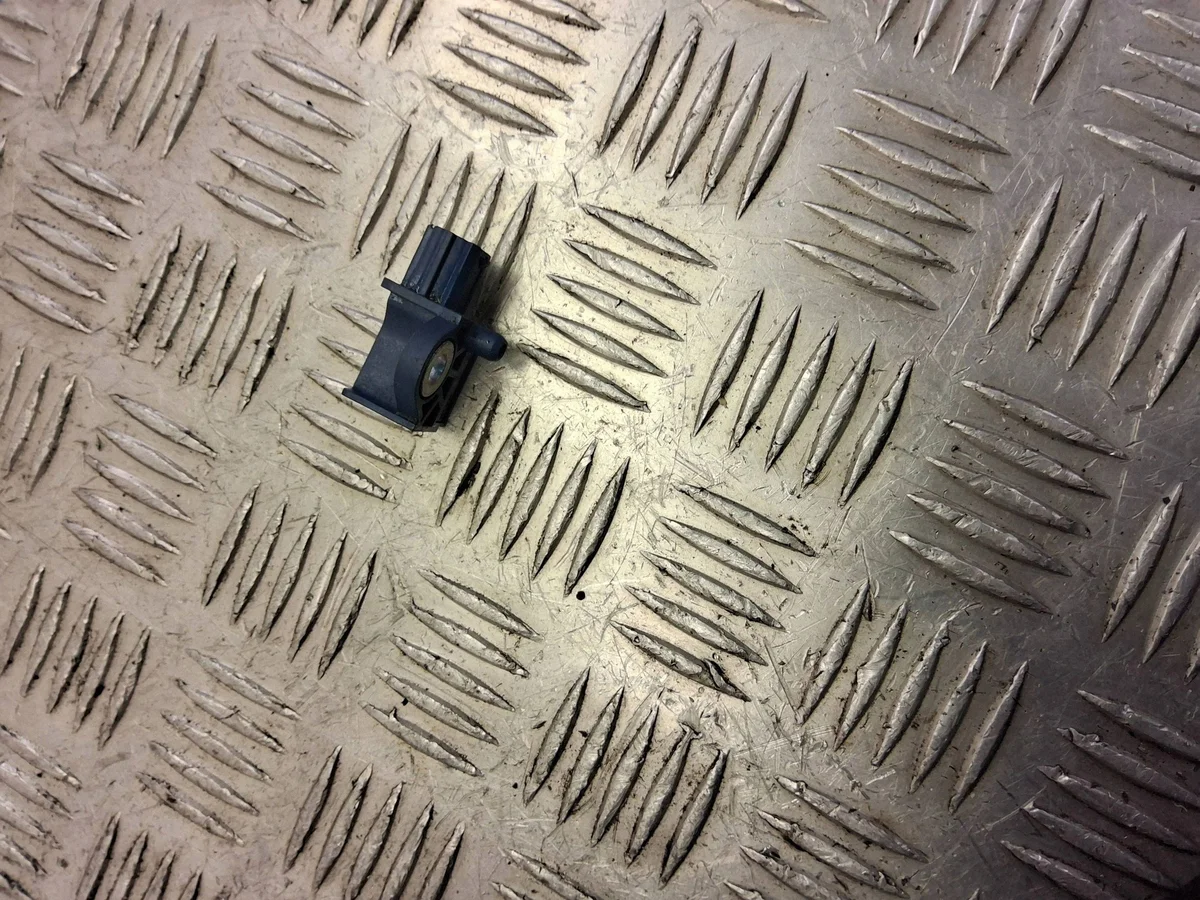 Schokdemper sensor Suzuki SX4 S-Cross 3F92063U00 image 3