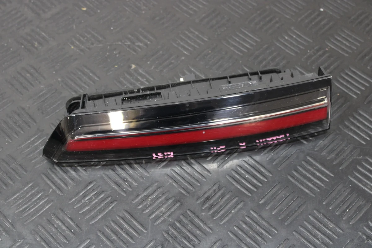Lampe hayon gauche Opel Mokka B II 9833944480