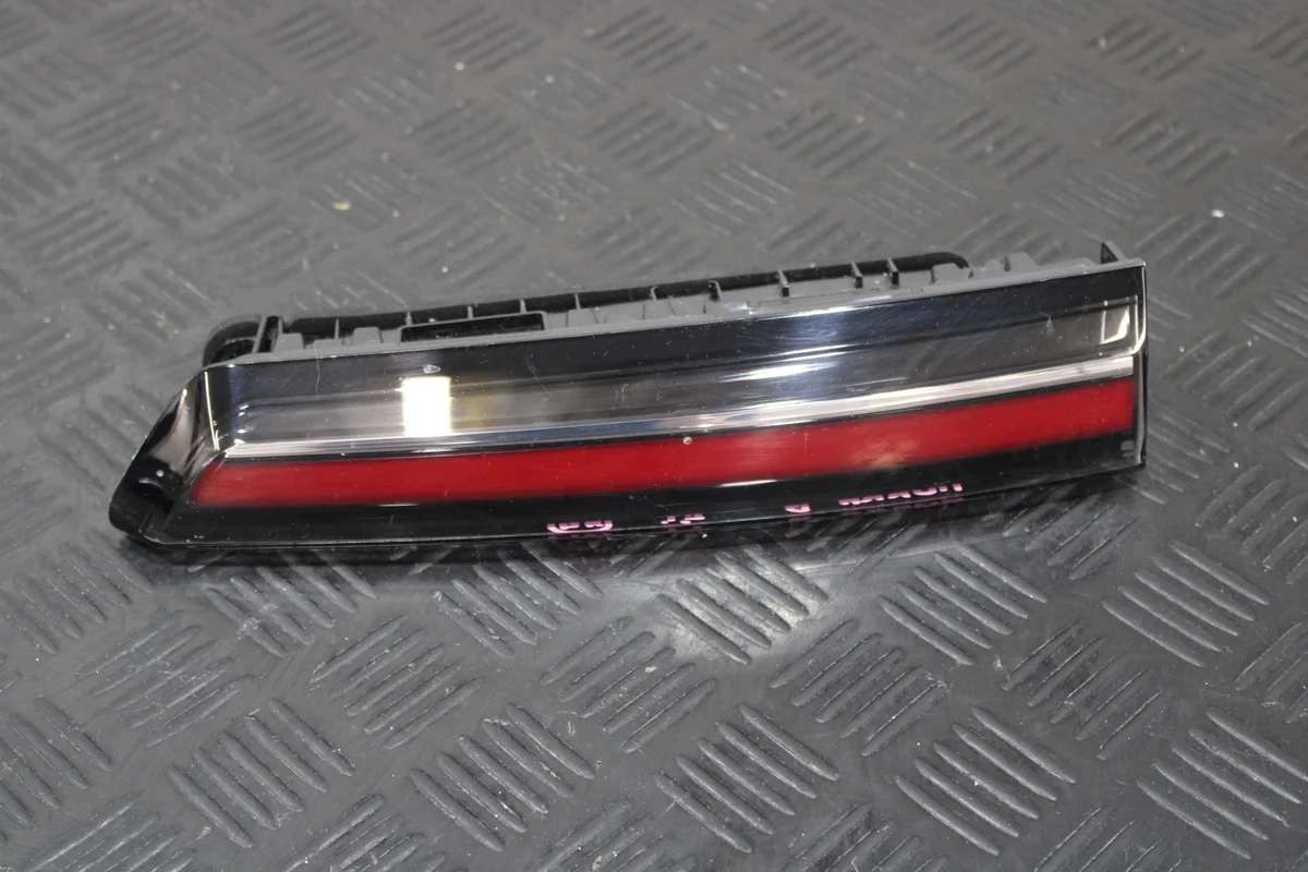 Takaluukun valo Opel Mokka B II 9833944480