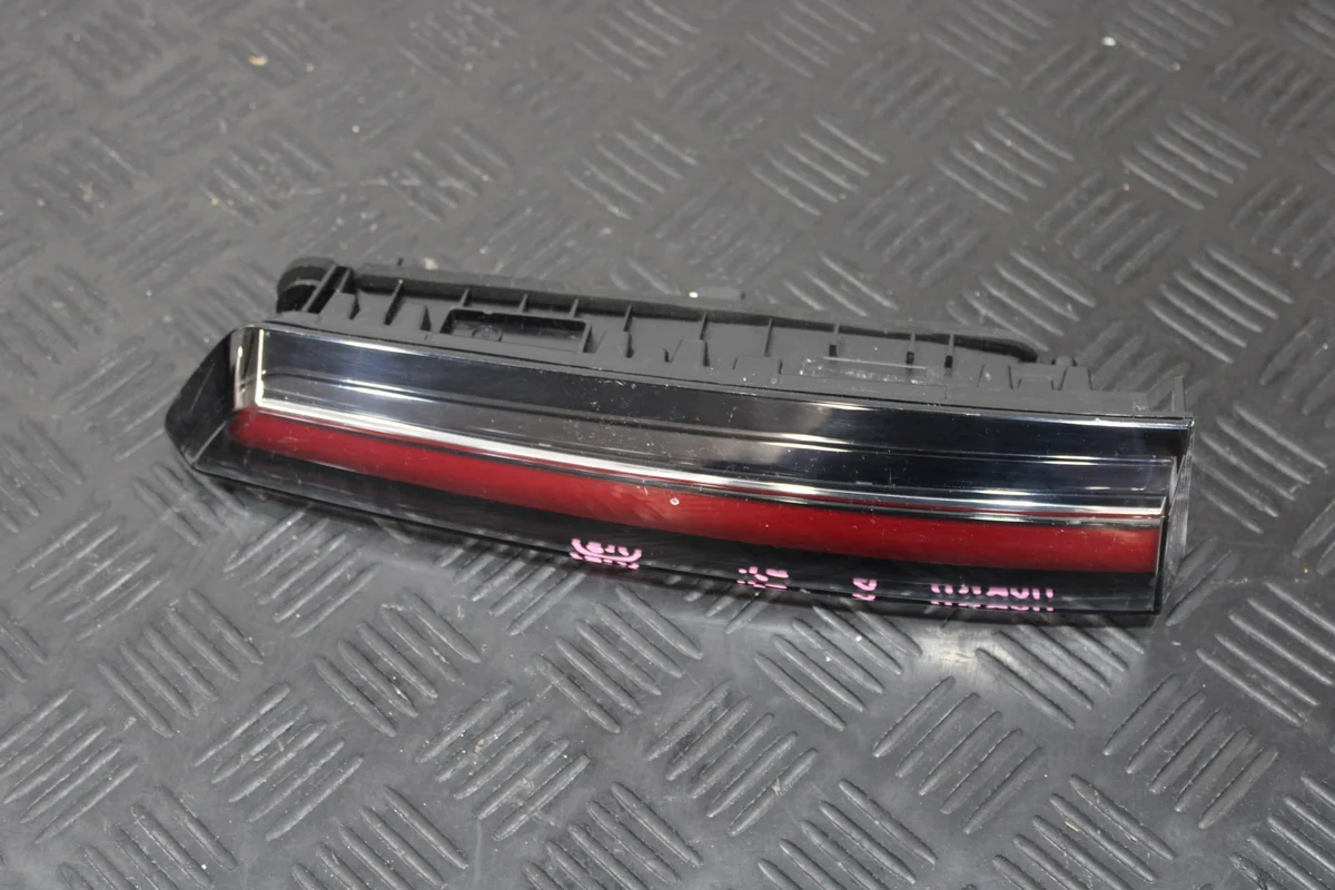 Lampe hayon gauche Opel Mokka B II 9833944480