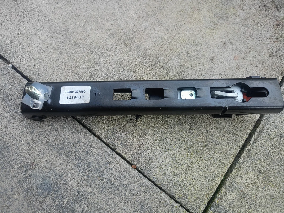 Regulador de cinturón Peugeot 207 208 Citroen 9681027880