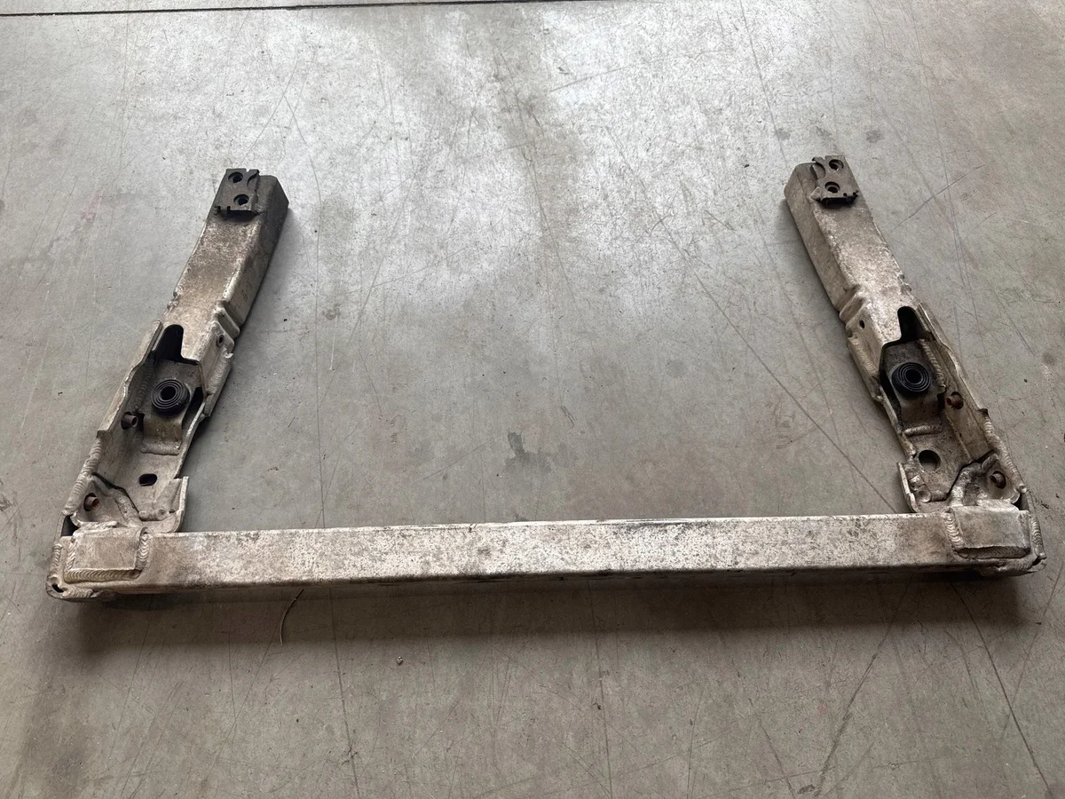 Maserati Ghibli Support radiateur ARH7480