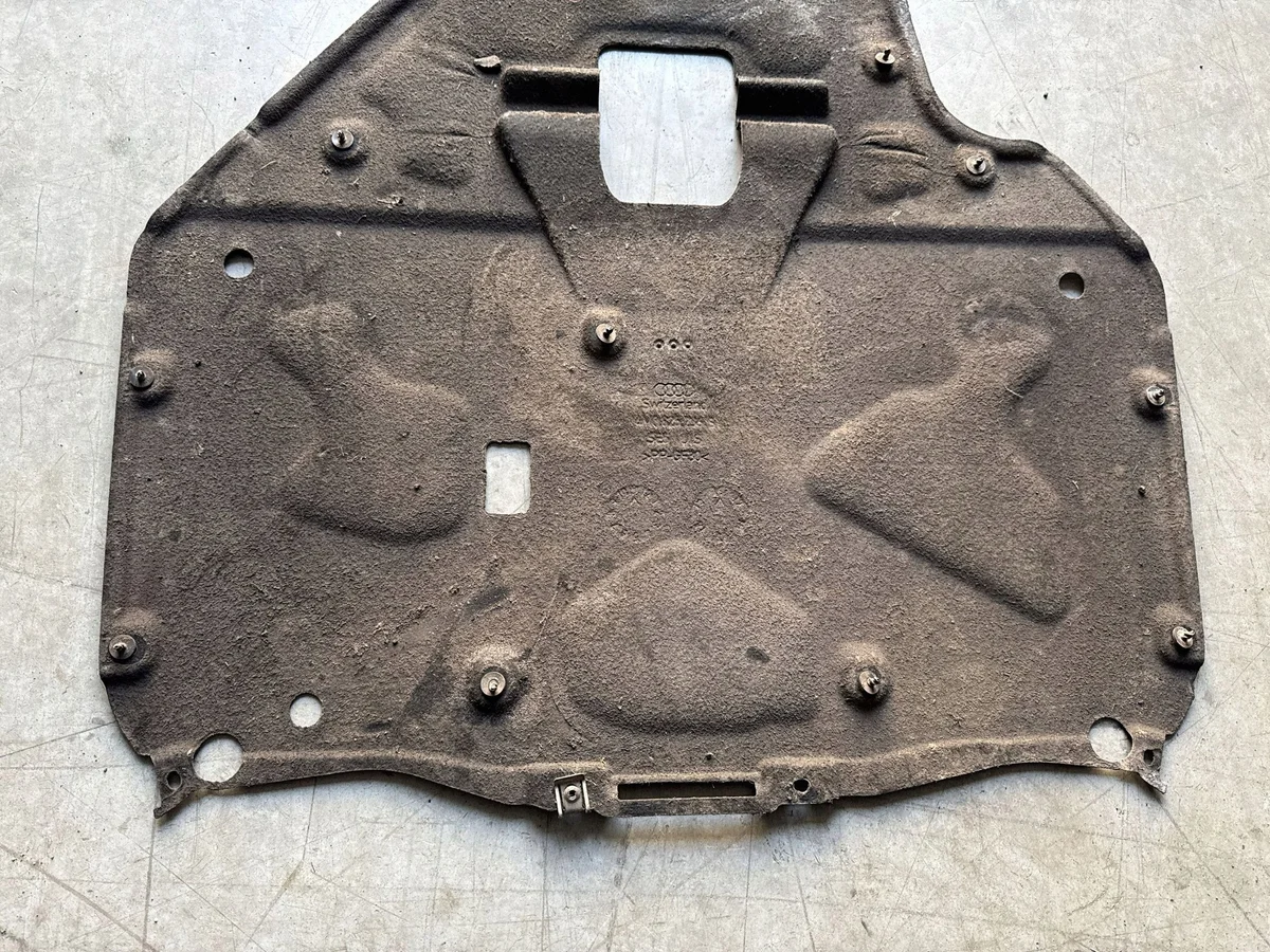 Cache sous moteur Audi Q7 4M0825236AF