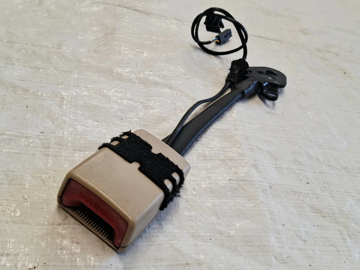 Seat Belt Buckle Front Left Skoda Superb II 3T0858471