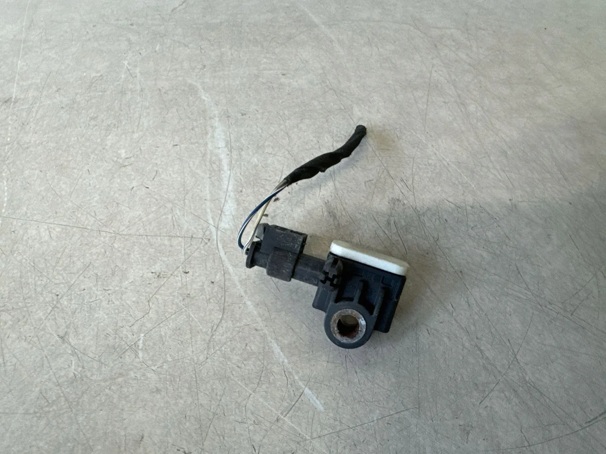 Capteur de collision Mercedes-Benz ML W166 A1668210151
