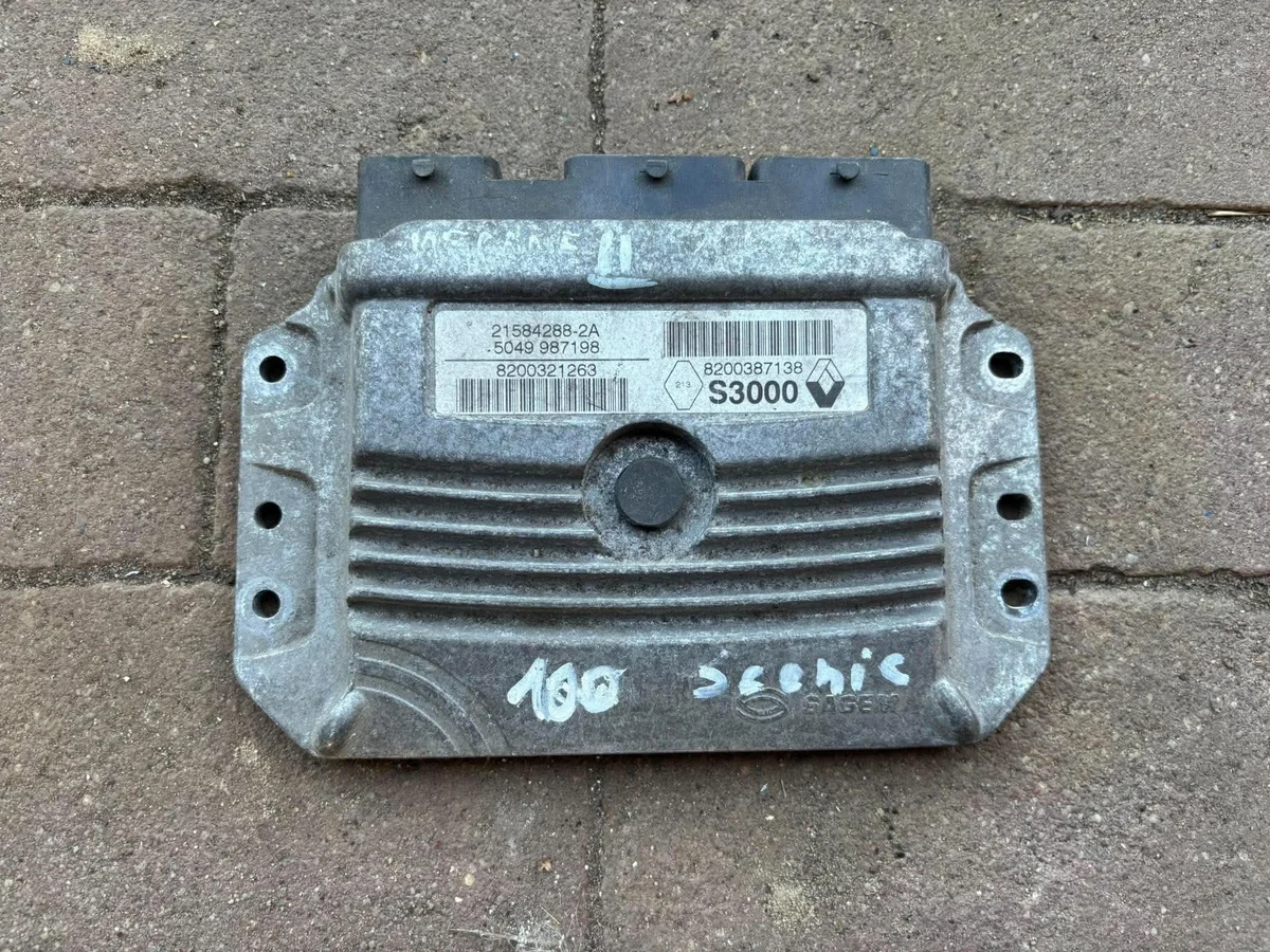 Engine Control Unit Renault Megane II 1.6 16V 21584288-2A