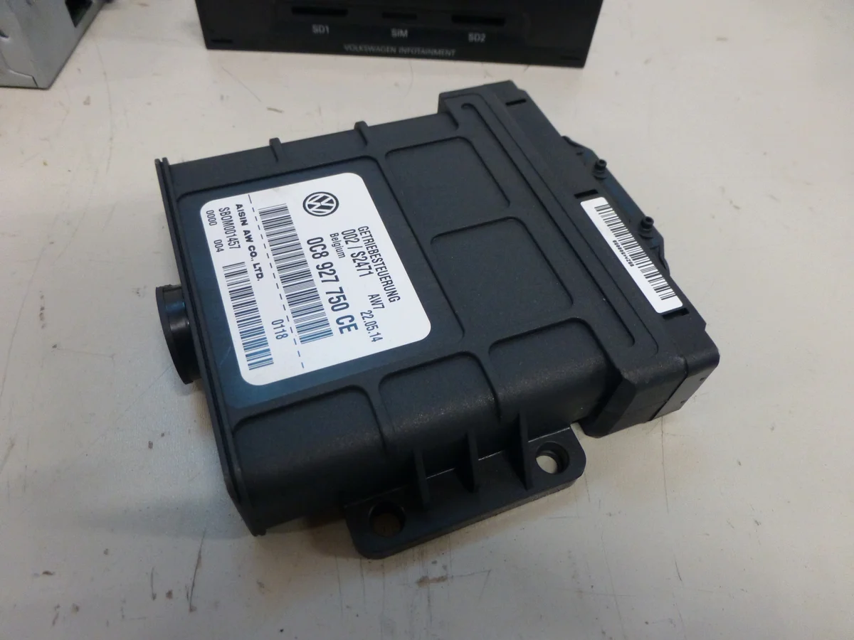 Unidade de Comando Caixa de Velocidades VW Touareg 0C8927750CE