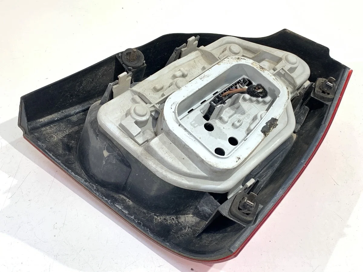 Feu arrière gauche VW Polo IV 9N image 3