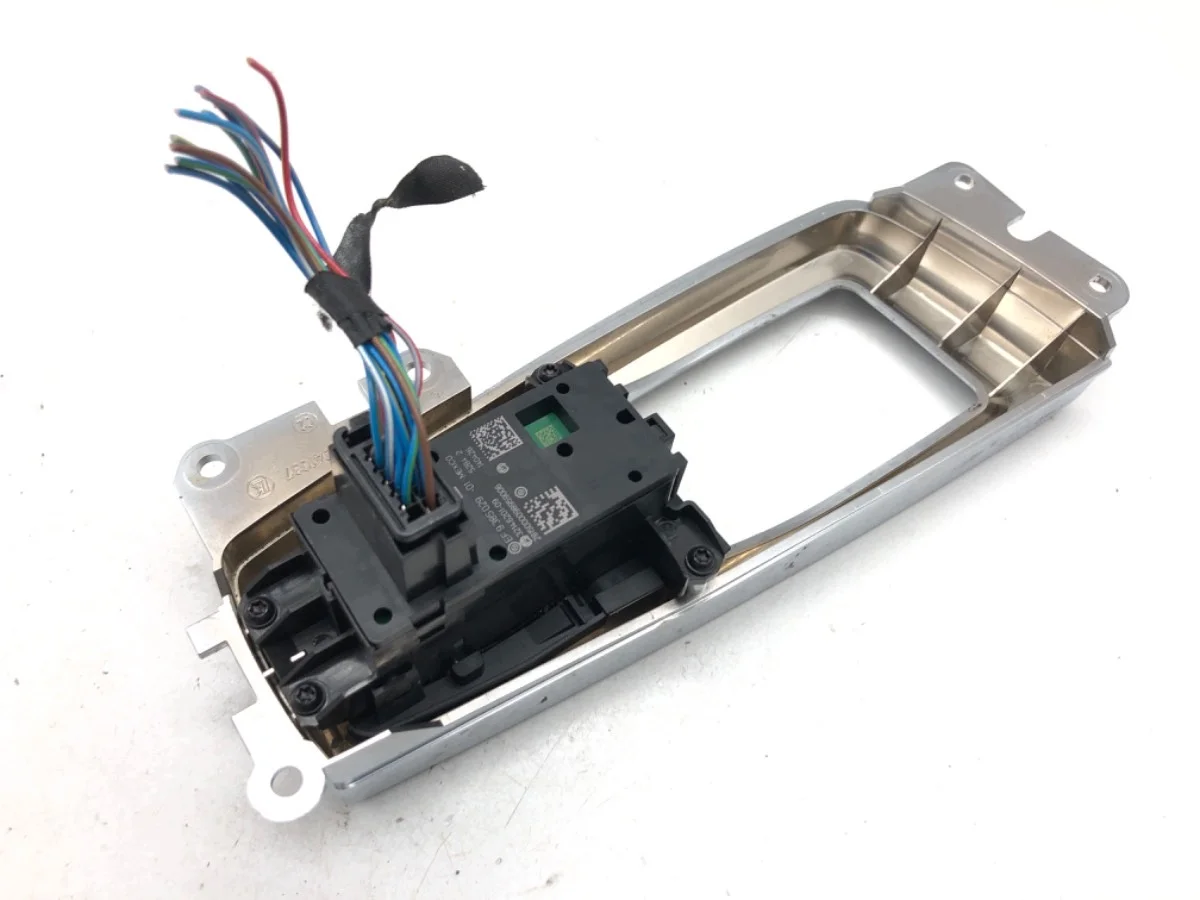 BMW F06 Schalter Handbremse 9385029 image 3