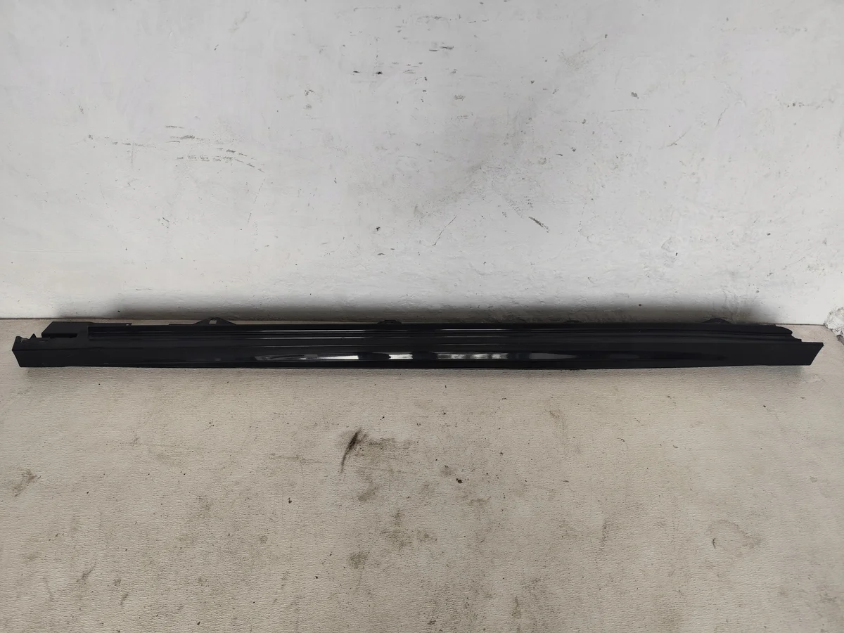 Mercedes CLA C118 listakoristelu vasen A1186909100