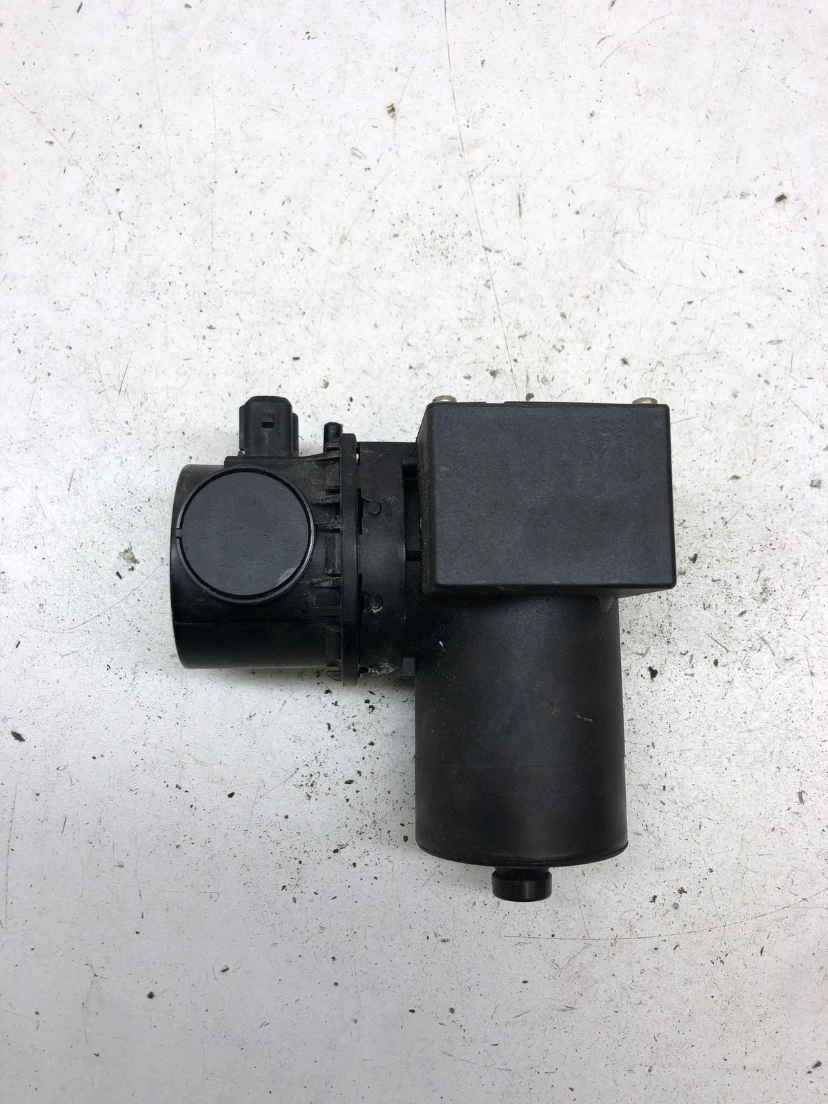 Pomp central zamka Volkswagen Jetta II 443862257A