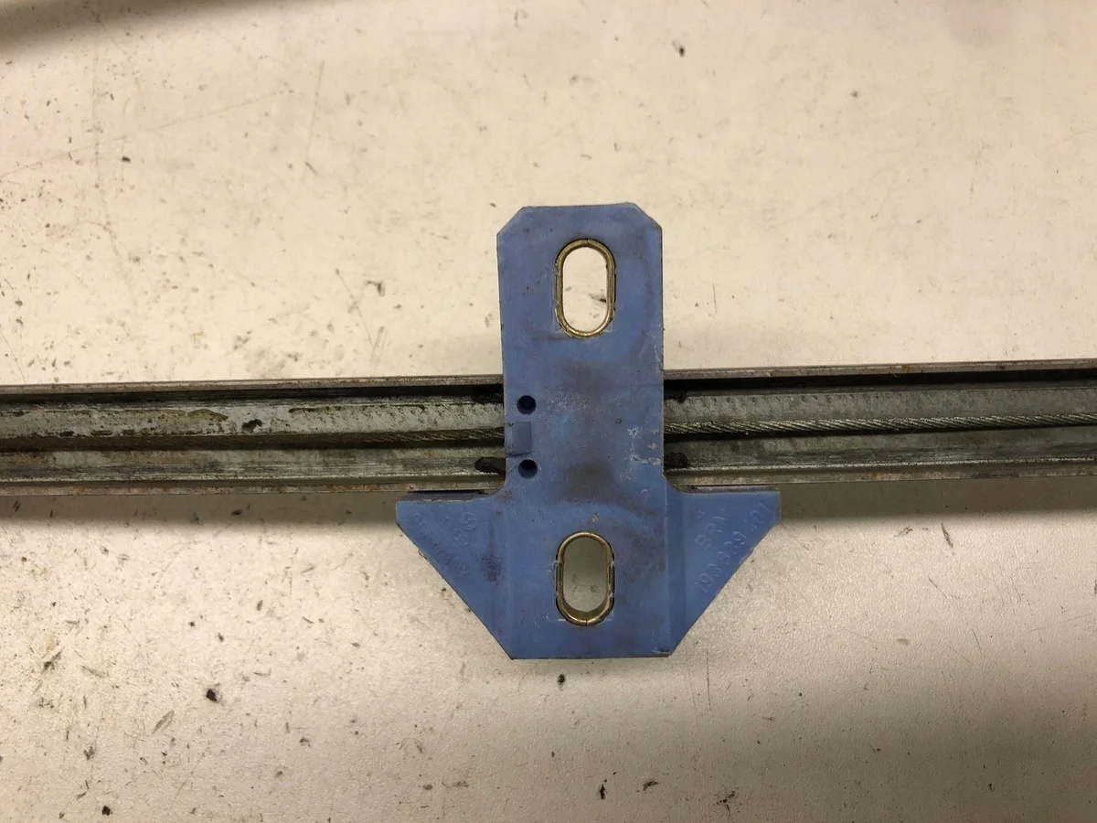 Rear Door Window Regulator Left 193839401 image 3