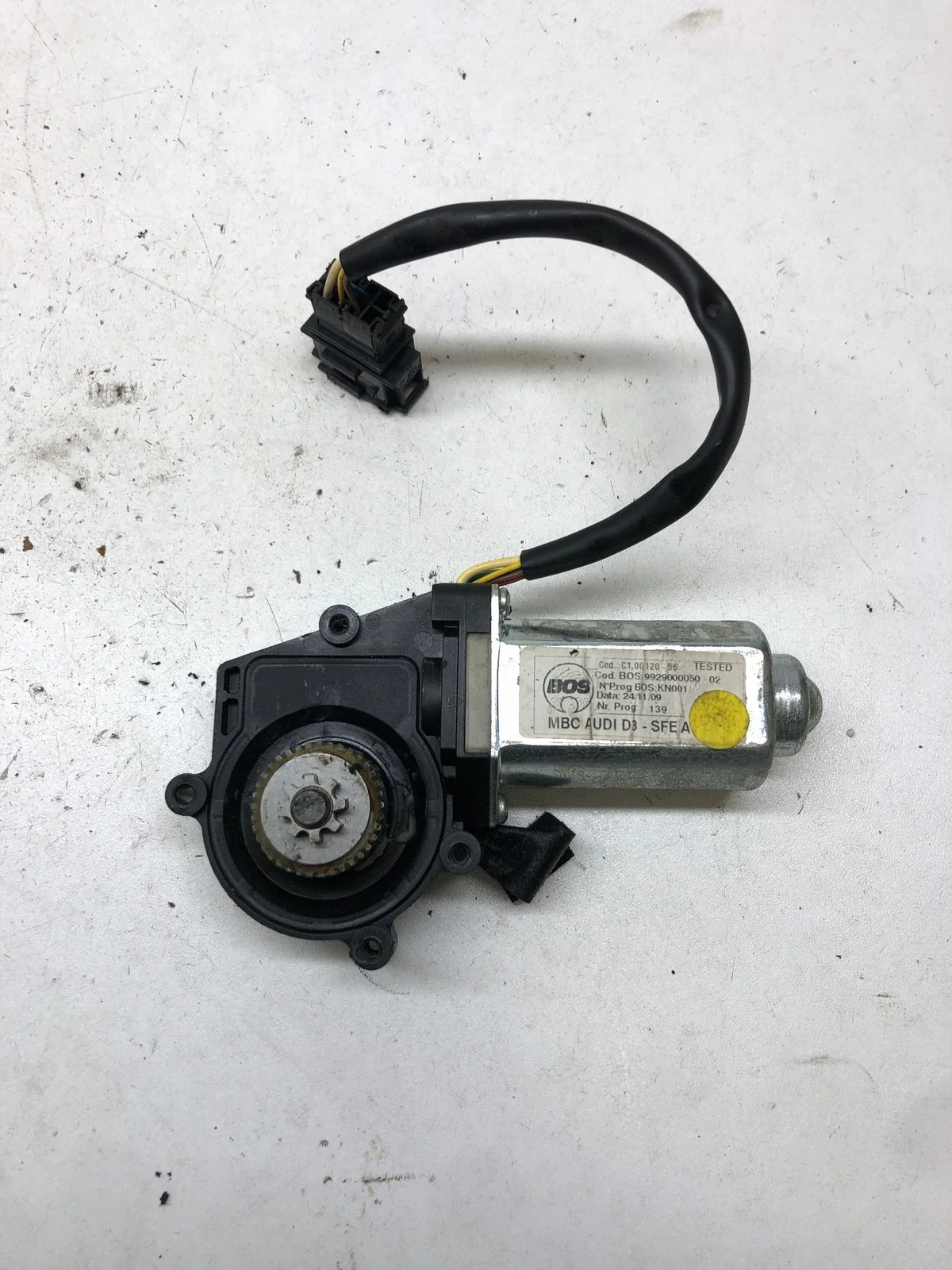 Moteur de volet Audi A8 D3 4E DRA100192
