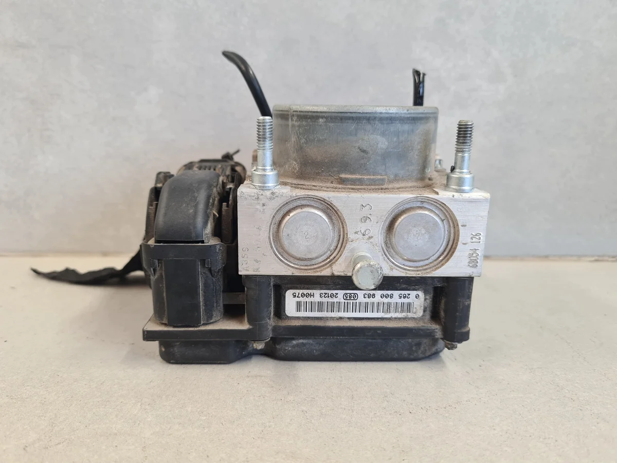 Bomba de freno ABS ESP Opel Corsa D 13337843