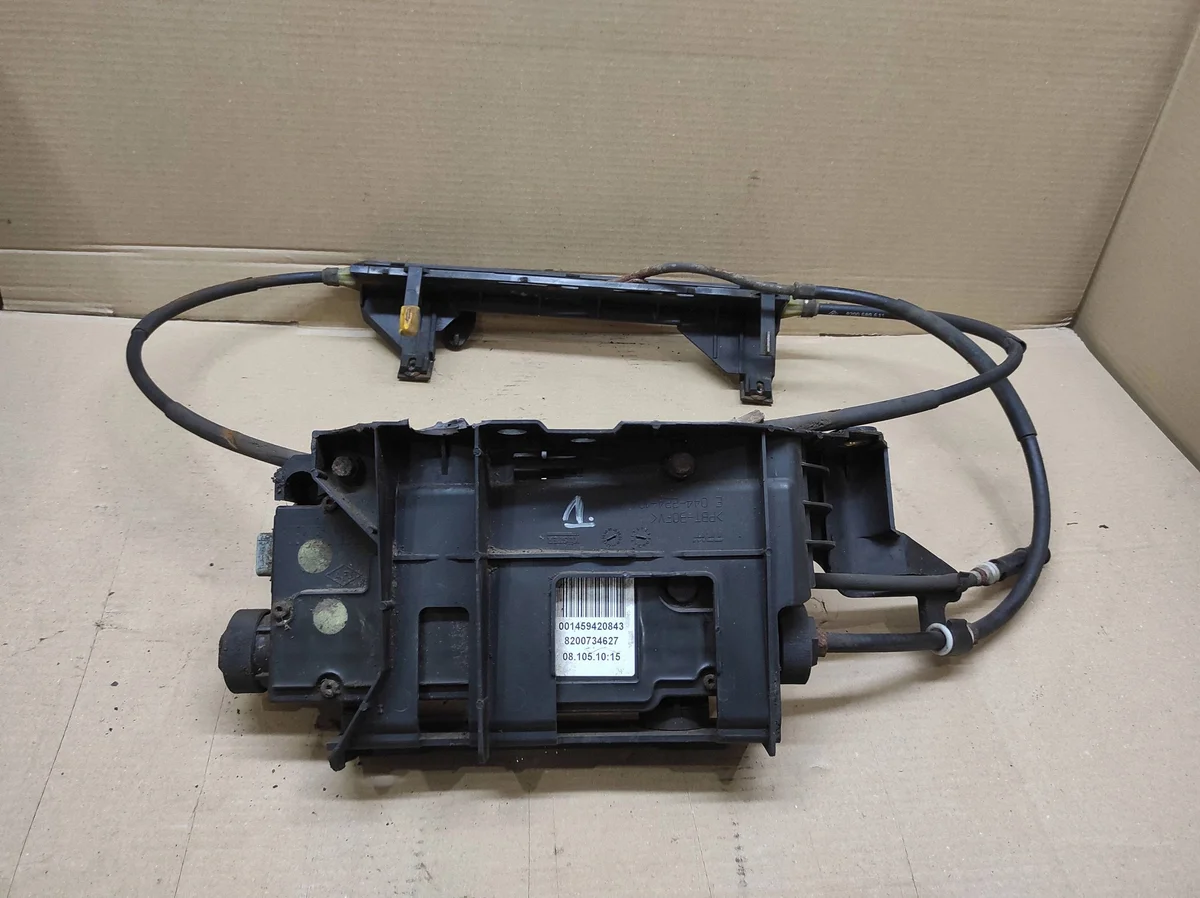 Sähköinen käsijarru Renault Scenic II 8200734627