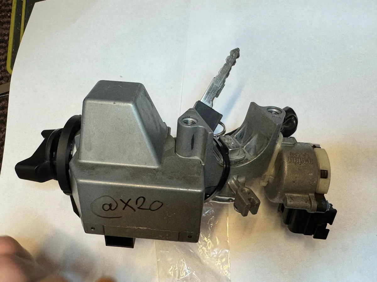 Contacteur d'allumage Suzuki Swift 3397065J00 image 3