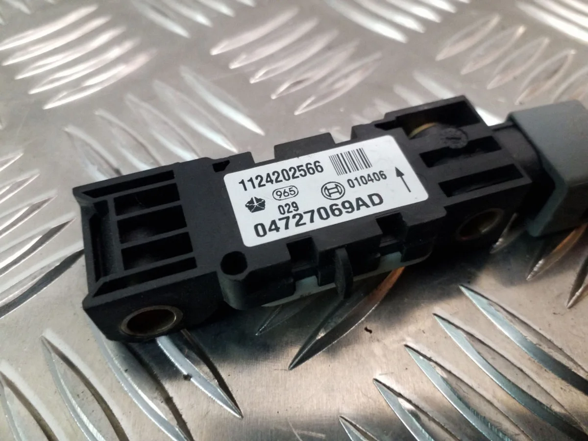 Capteur de collision Chrysler Voyager 04727069AD