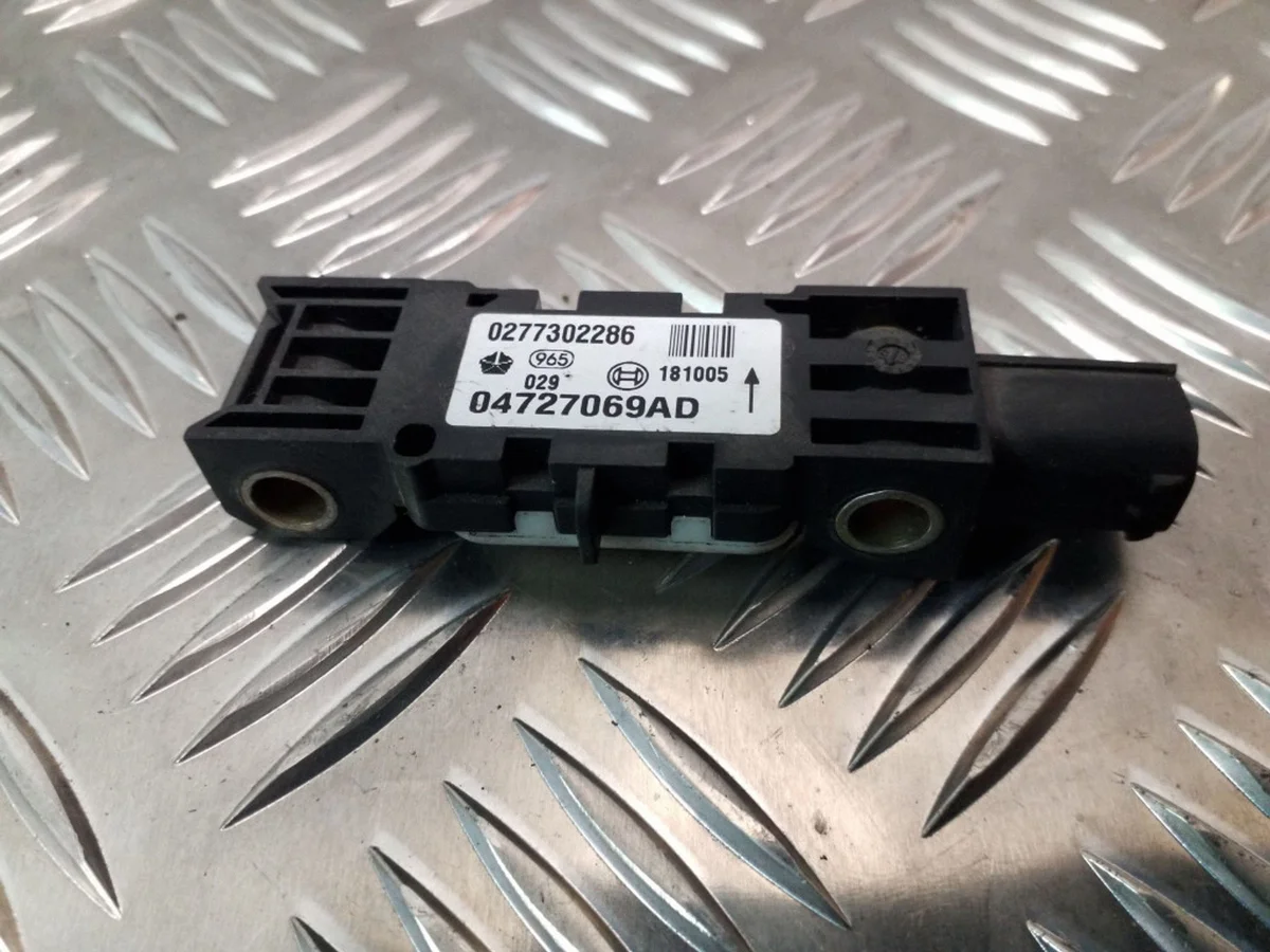 Capteur de collision Chrysler Voyager 04727069AD