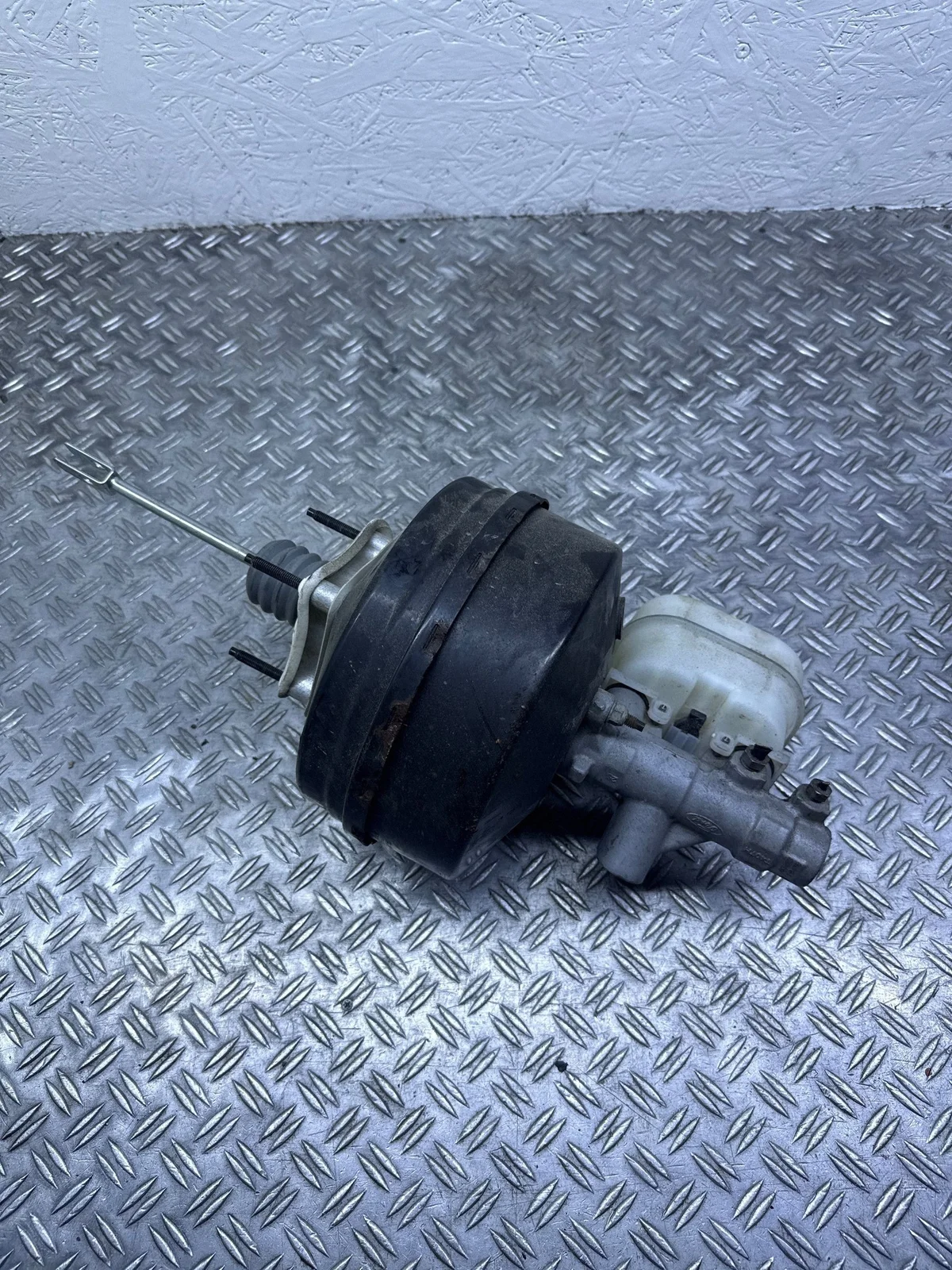 Serre-câble de frein Lincoln Navigator BEN30026