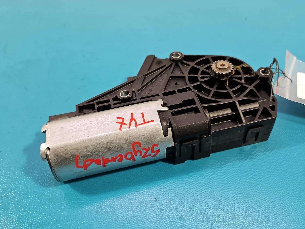 Lasinnostimen moottori BMW F10 F11 6967150