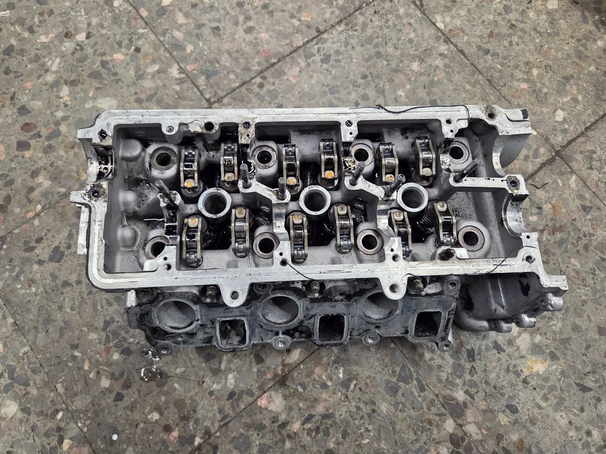 Cabeça do motor direita Audi A6 C6 3.0 TDI 1059354BA
