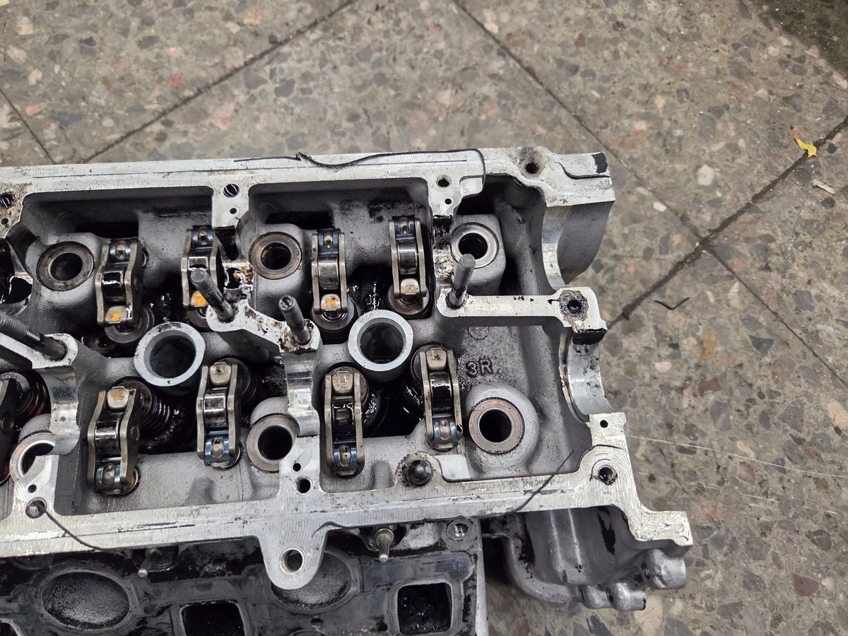 Sylinterikansi Audi A6 C6 3.0 TDI 1059354BA