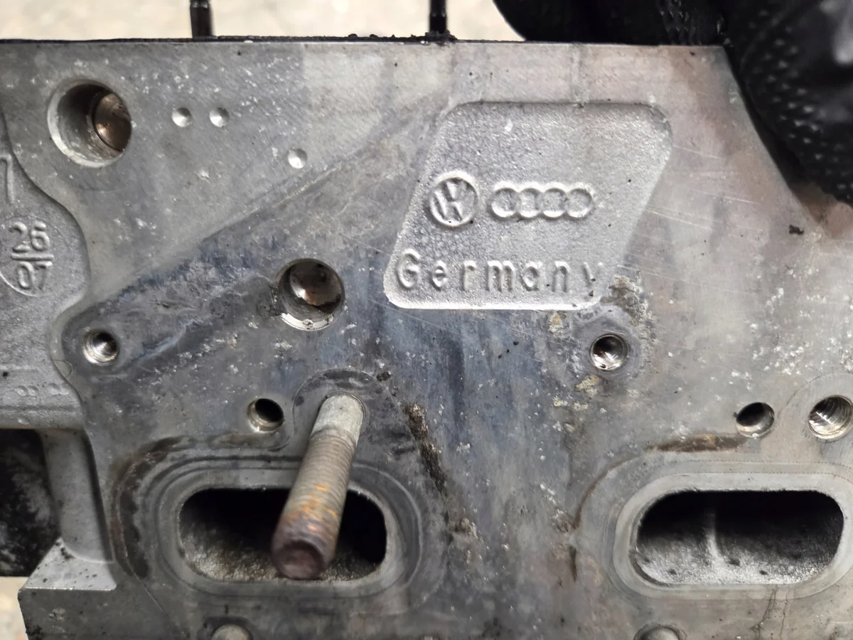 Sylinterikansi Audi A6 C6 3.0 TDI 1059354BA image 8