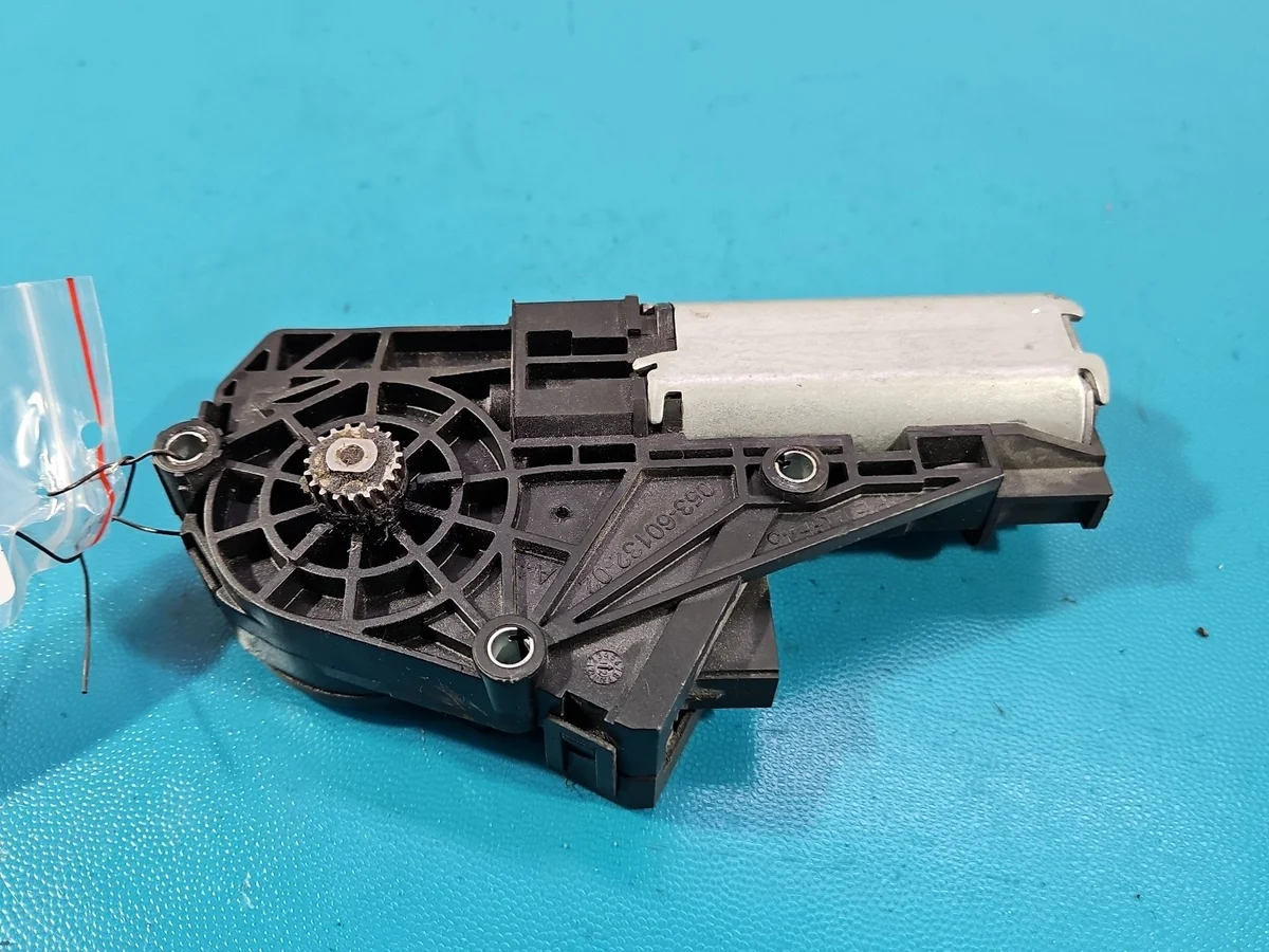 Moteur de toit ouvrant BMW Série 5 F10 F11 6013202
