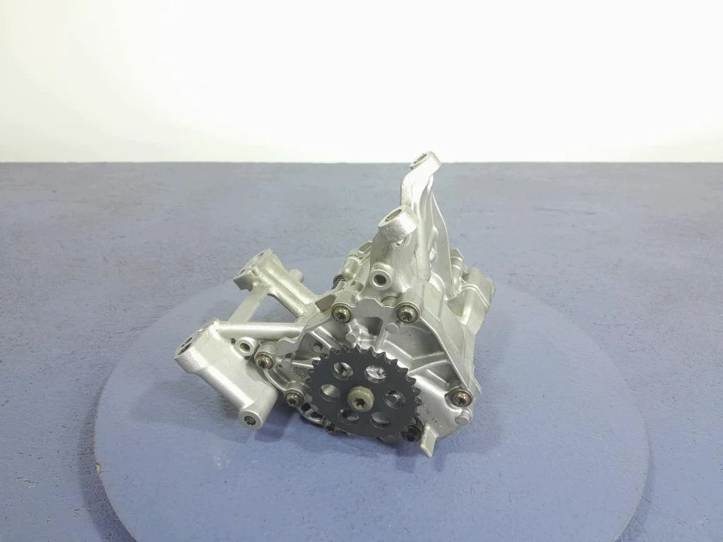 Bomba de aceite BMW 1 M135i F40 8631810