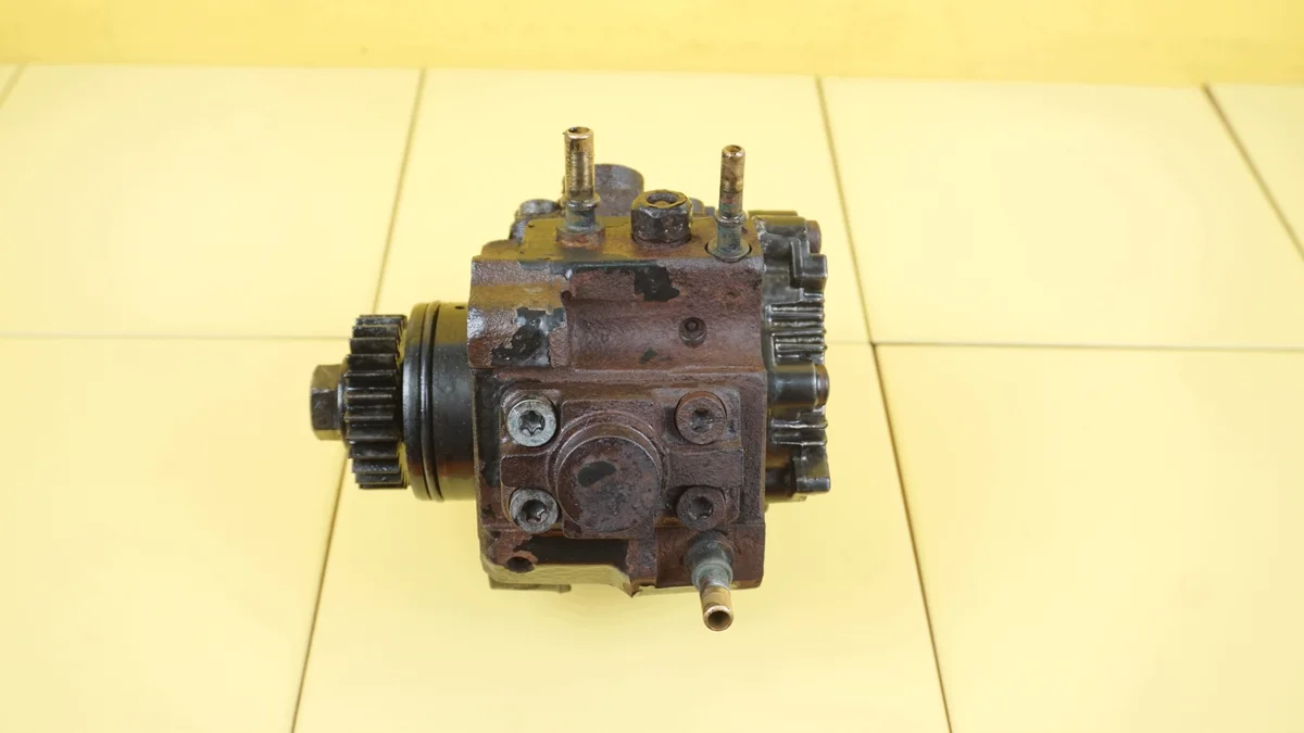 Insprutningspump 31SP263POMPA0445010234 Renault Master