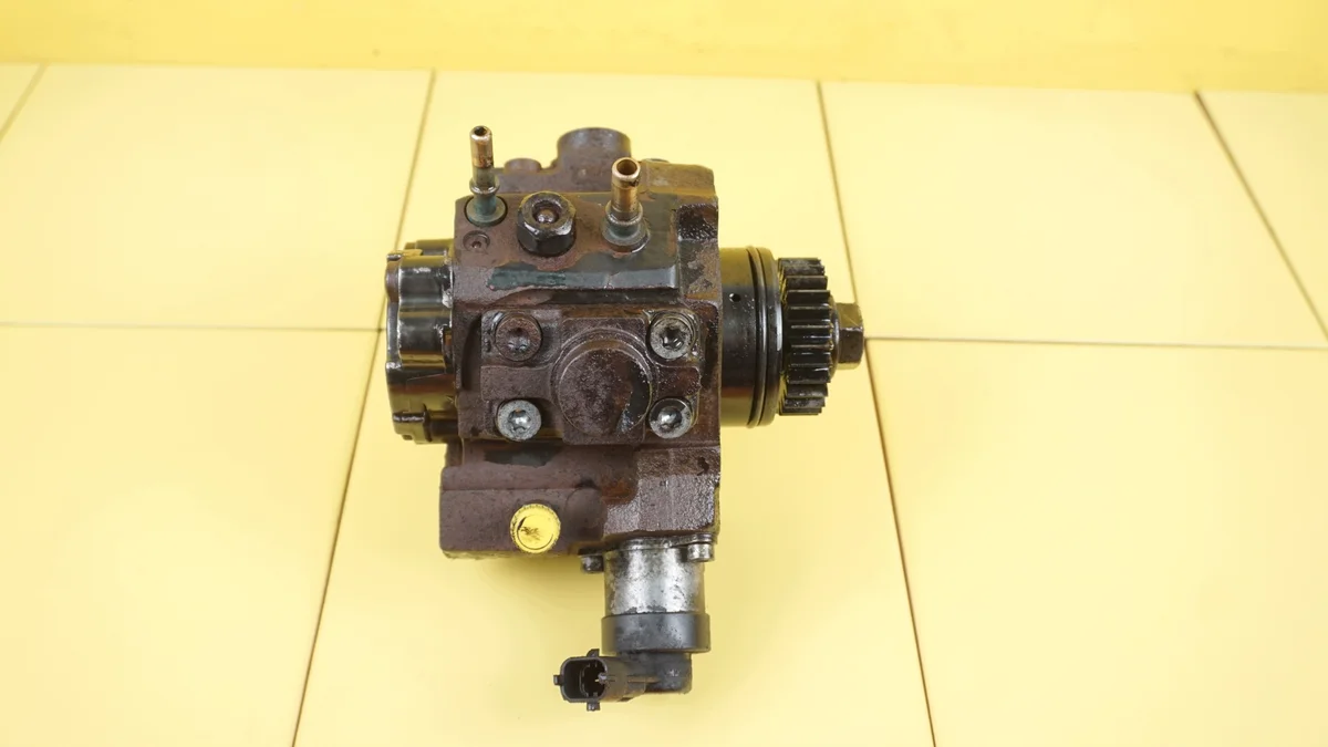 Polttoainepumppu 31SP263POMPA0445010234 Renault Master image 3