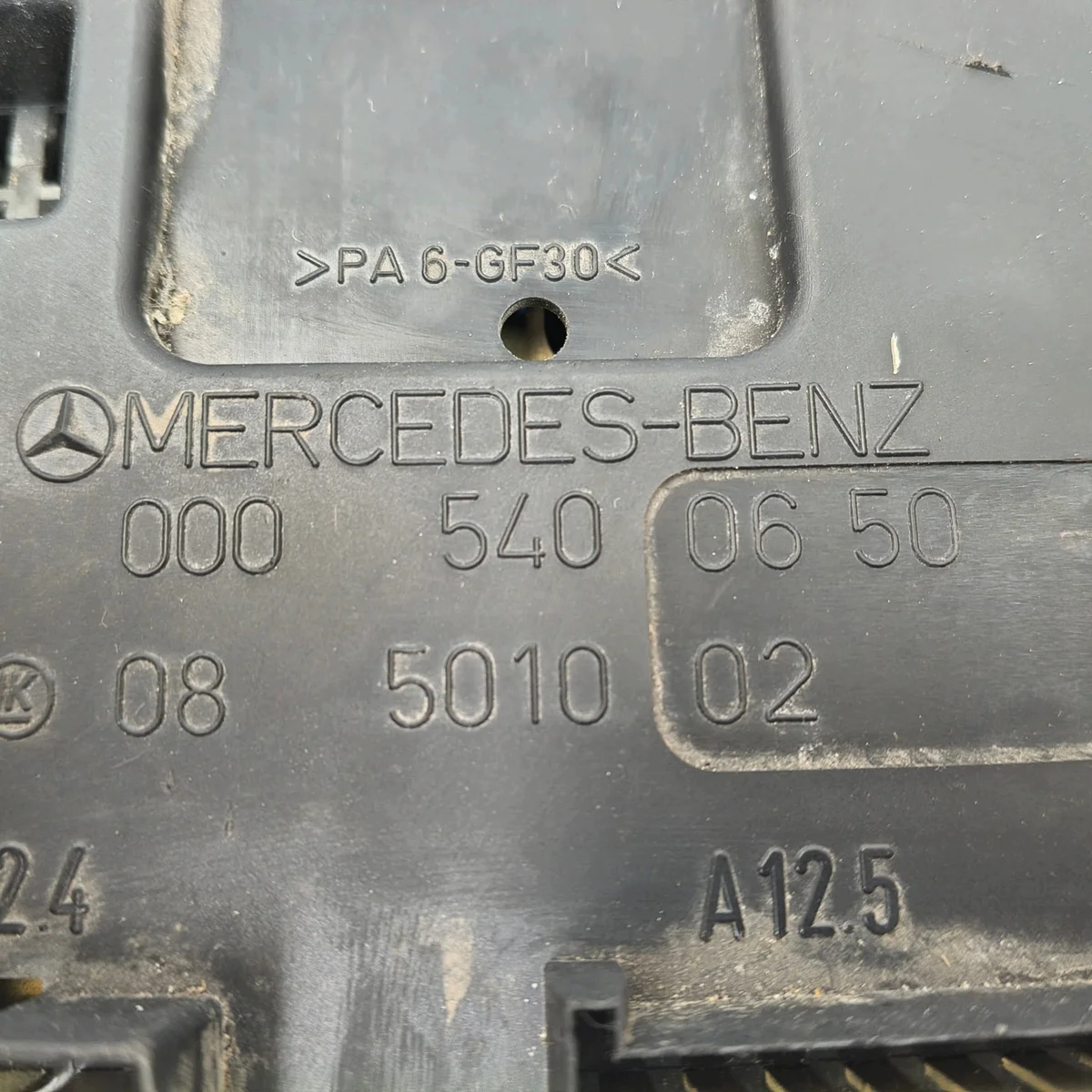 Caja de fusibles Mercedes Sprinter Vito 08501002