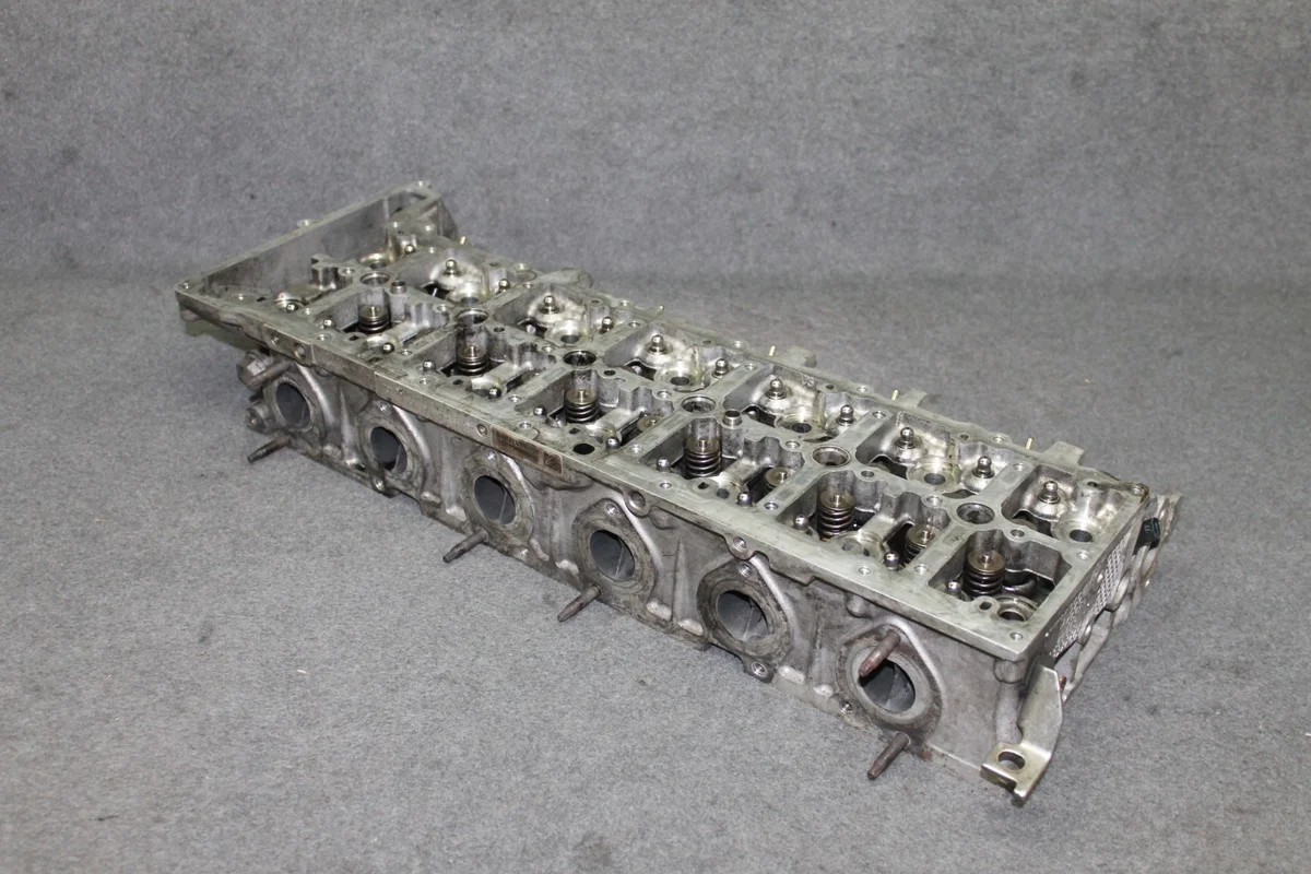 BMW Motor Cilinderkop 11127800001 image 3