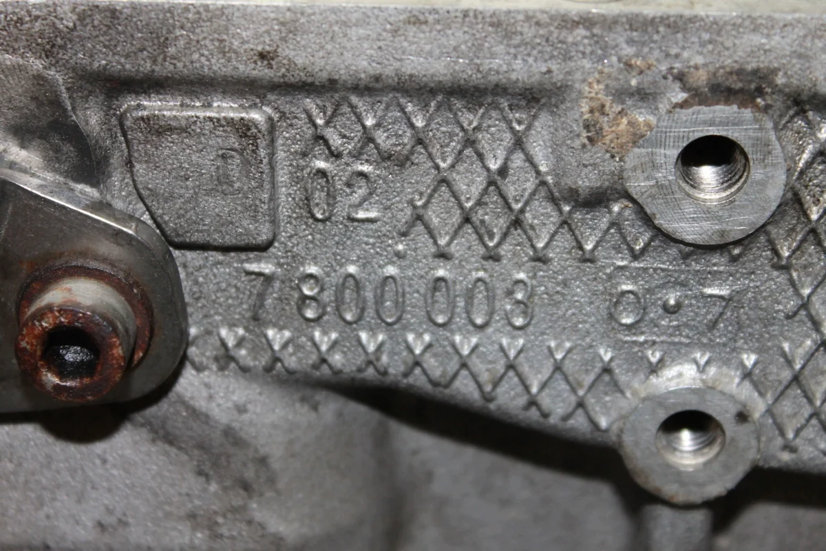 BMW Motor Cilinderkop 11127800001 image 8