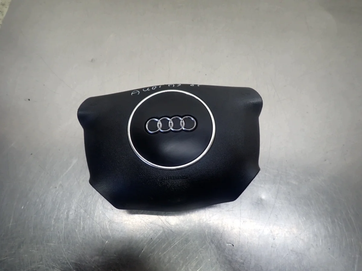 Ohjauspyörän turvatyyny Audi A3 8P 8P0880201D