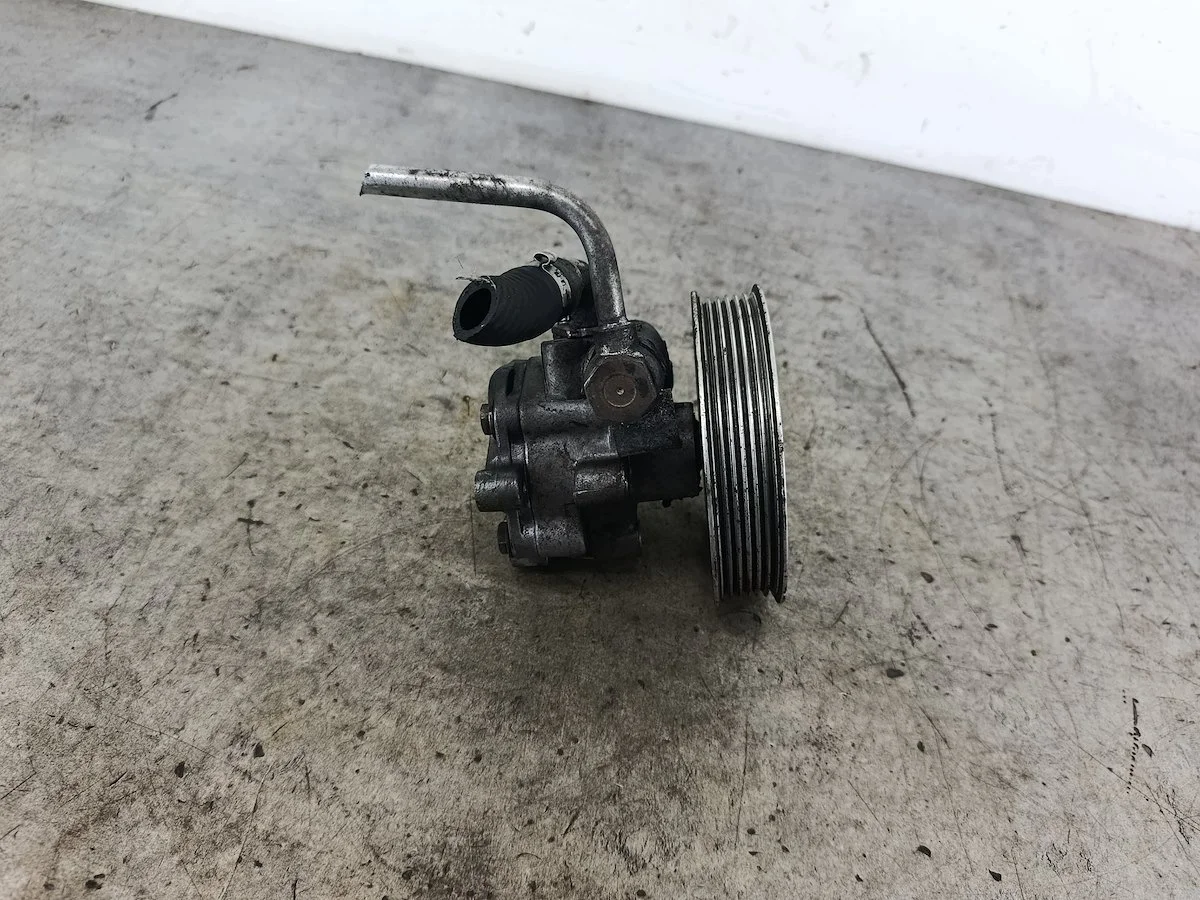 Ohjaustehostimen pumppu Audi A4 B6 8E0145155