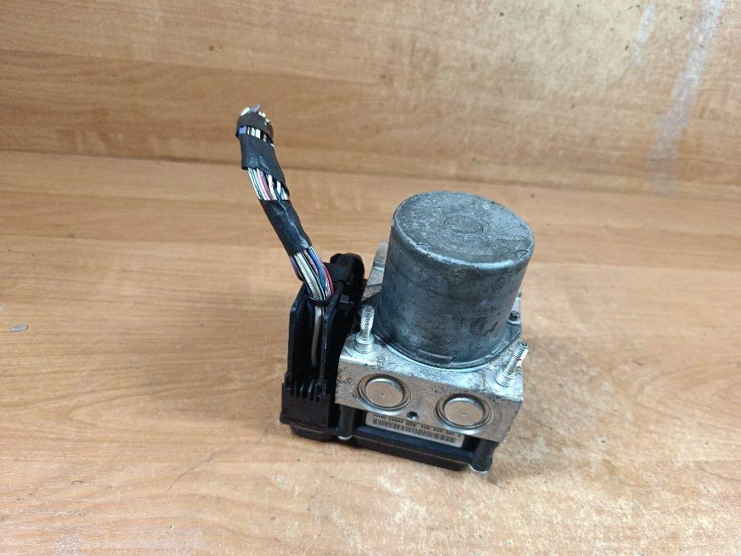 ABS pomp Toyota Verso 44540-0F030