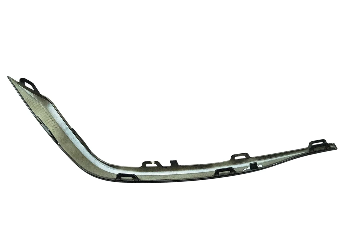 Moldura parachoques VW Golf VIII 5H6853331E