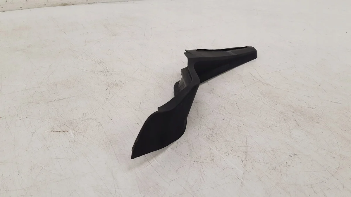 Right Trim Strip Polestar 3 32244661