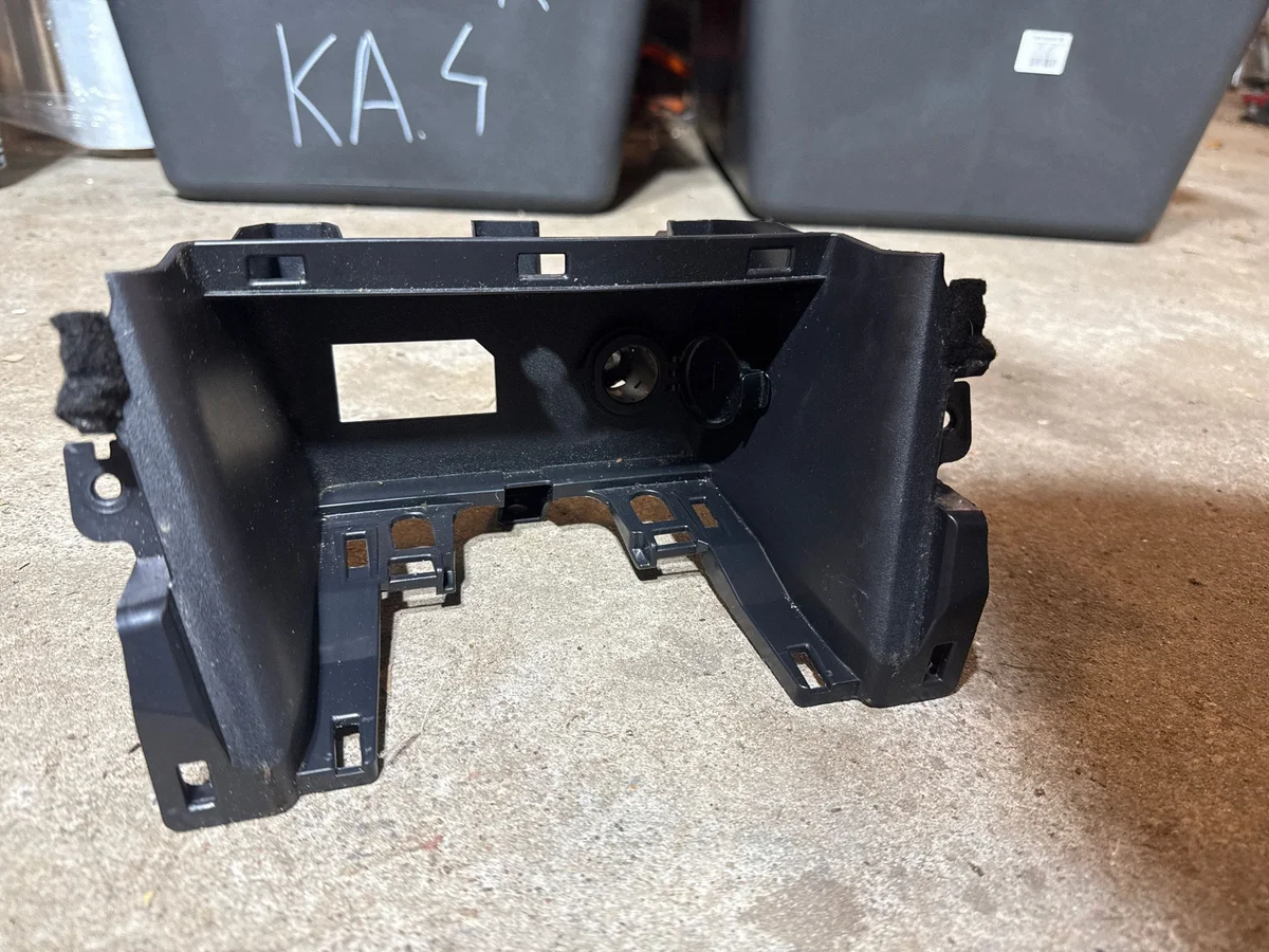 12V pistoke (etu) Subaru Forester SK 66273SJ000