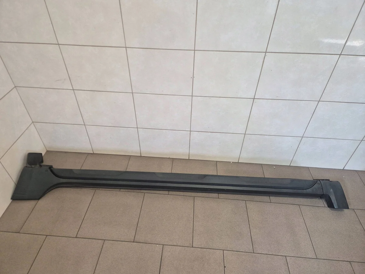 Dacia Duster II sierlijst dorpel links 768519302R