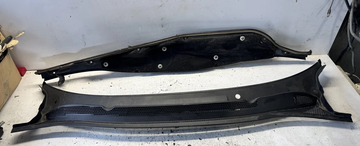 Opel Corsa E Windshield Cowl Panel Set OEM 13280279