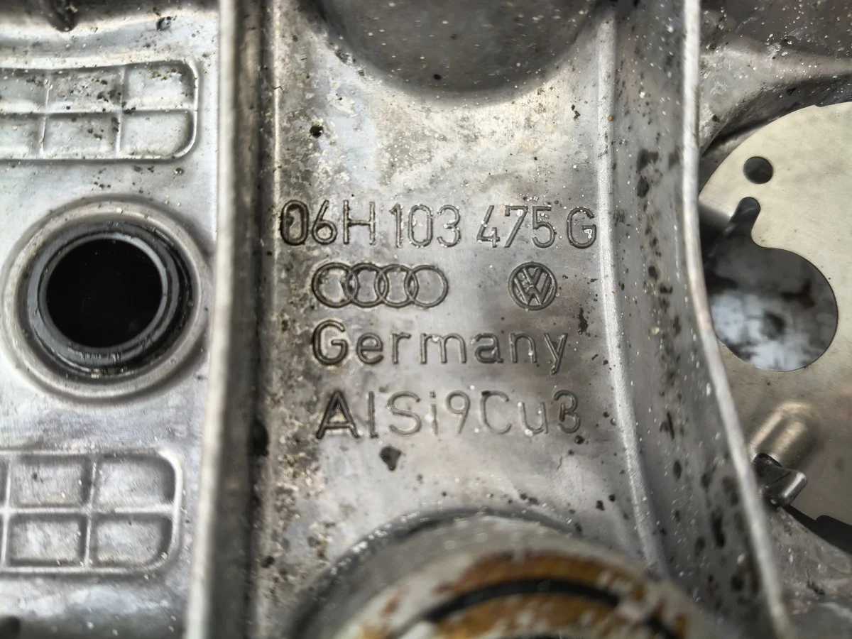 Venttiilikopan kansi Audi A4 B8 A5 Q5 1.8 TFSI 06H103475G
